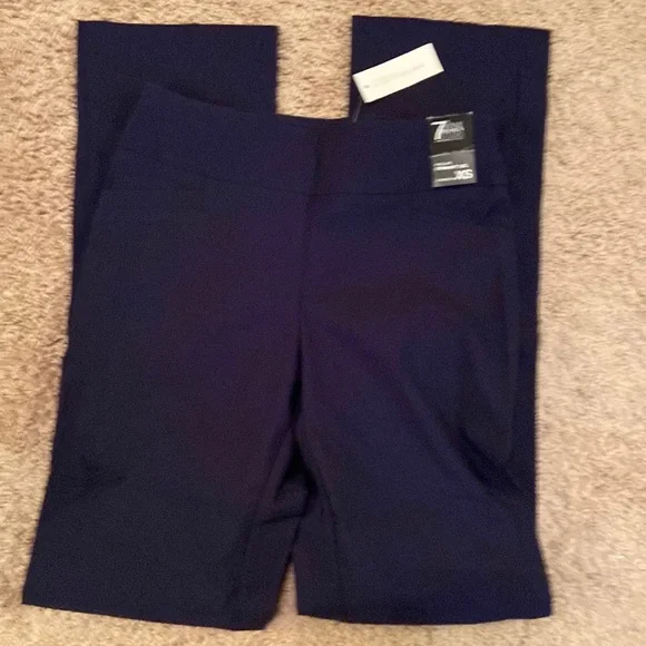 New York & Company - Women's Straight Leg Pull-On Stretch Pants (NWT) - Picture 1 of 6